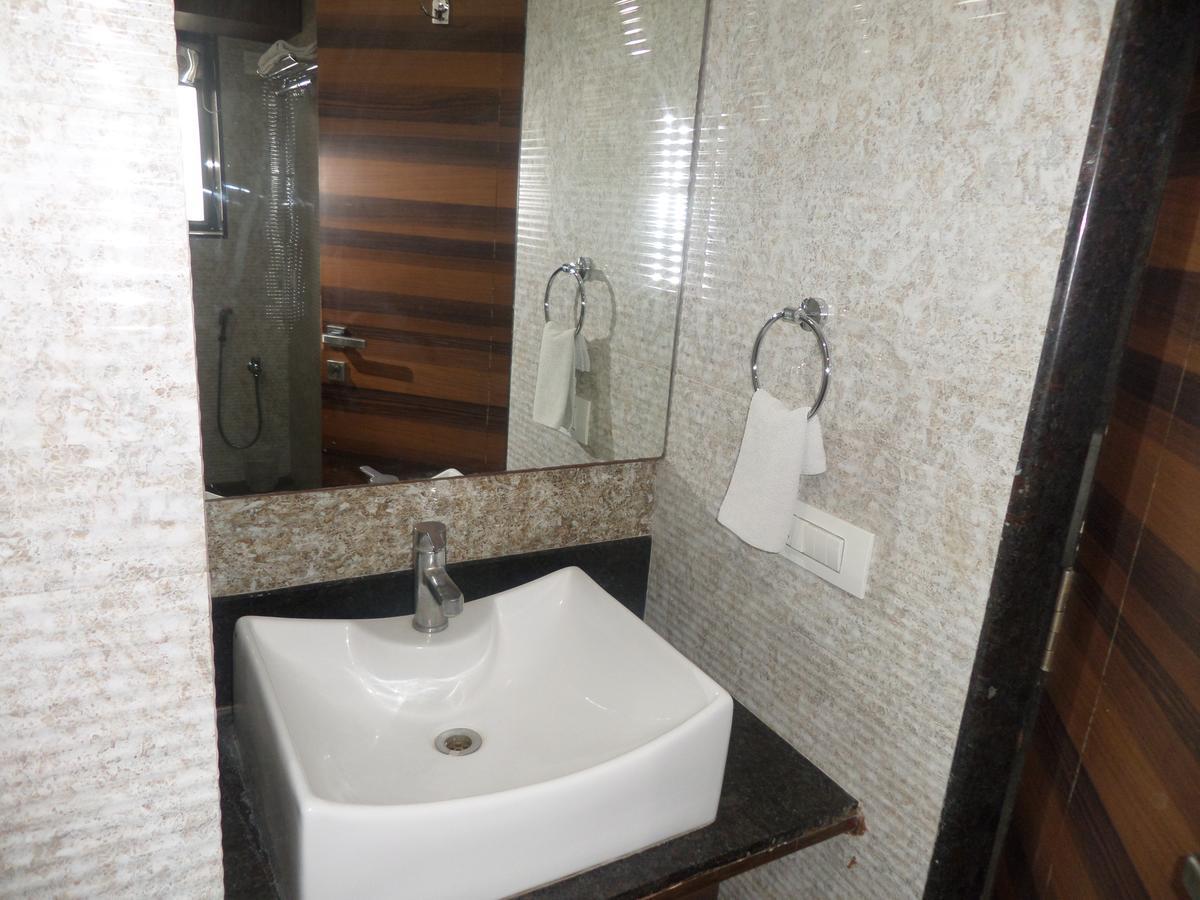 Hotel Raj Palace Ahmednagar Extérieur photo