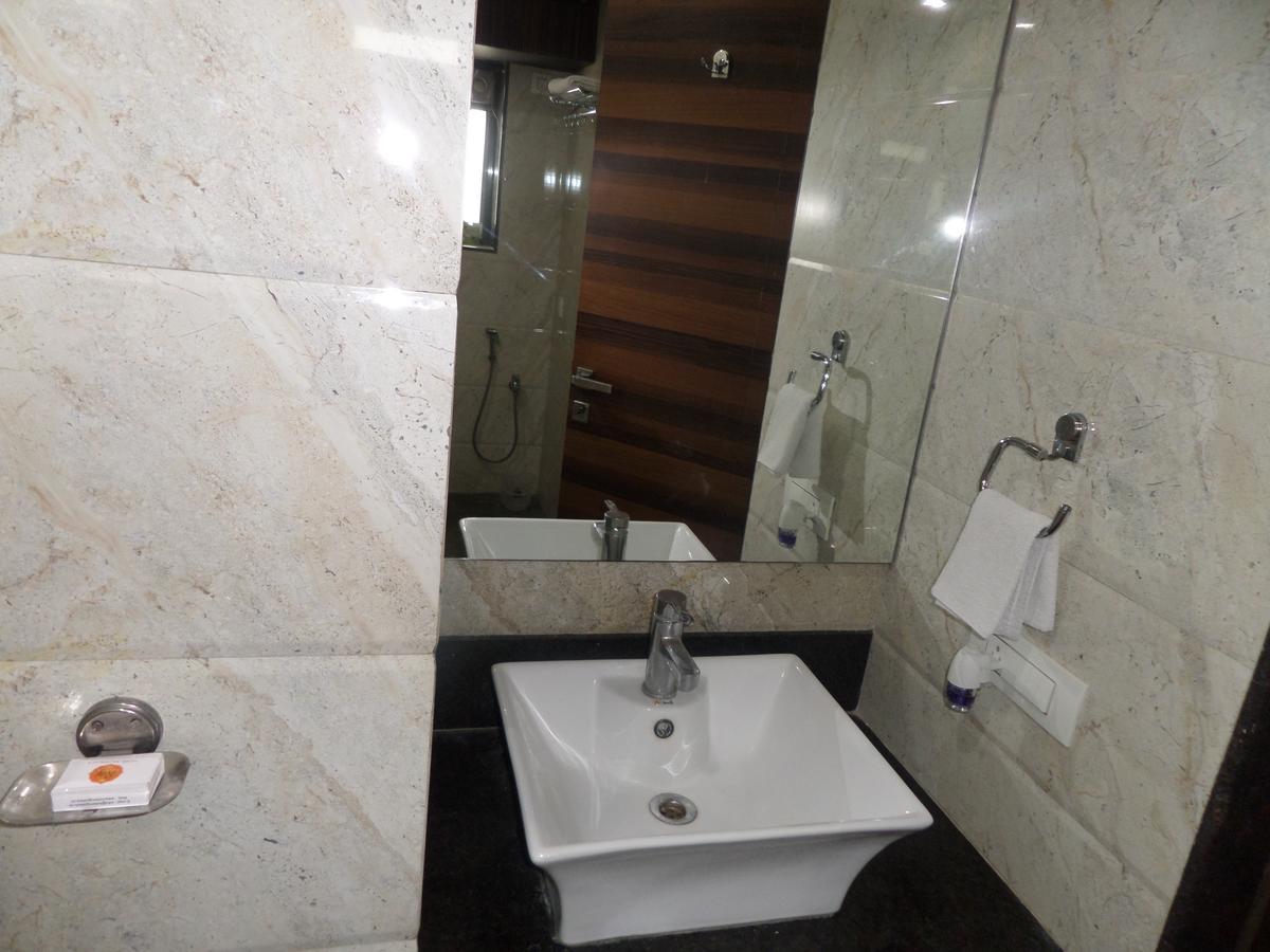 Hotel Raj Palace Ahmednagar Extérieur photo