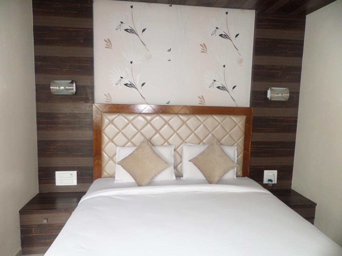 Hotel Raj Palace Ahmednagar Extérieur photo