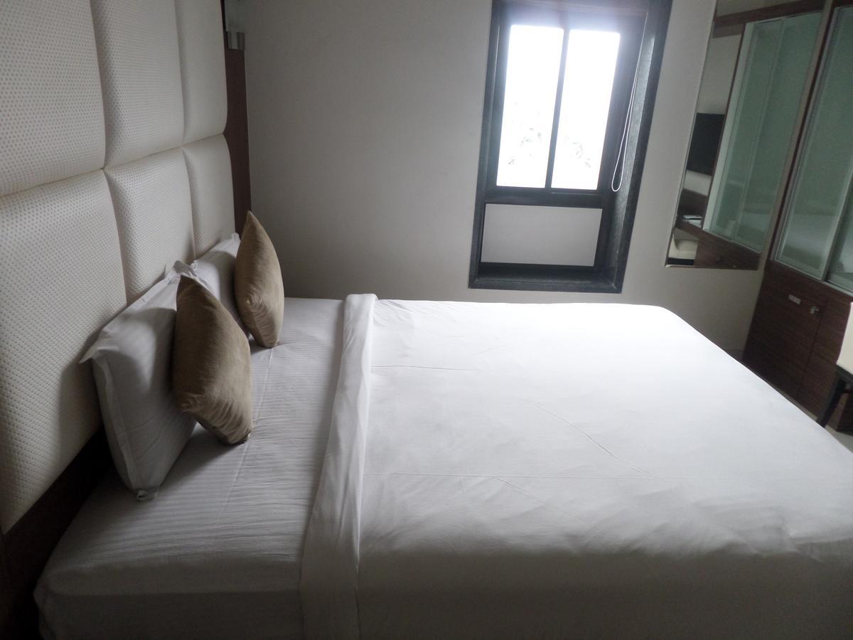 Hotel Raj Palace Ahmednagar Extérieur photo