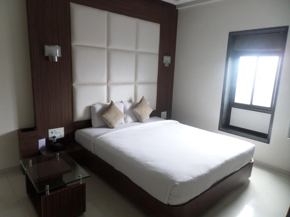 Hotel Raj Palace Ahmednagar Extérieur photo