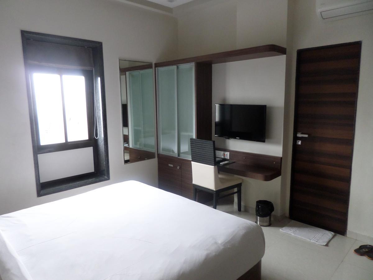 Hotel Raj Palace Ahmednagar Extérieur photo