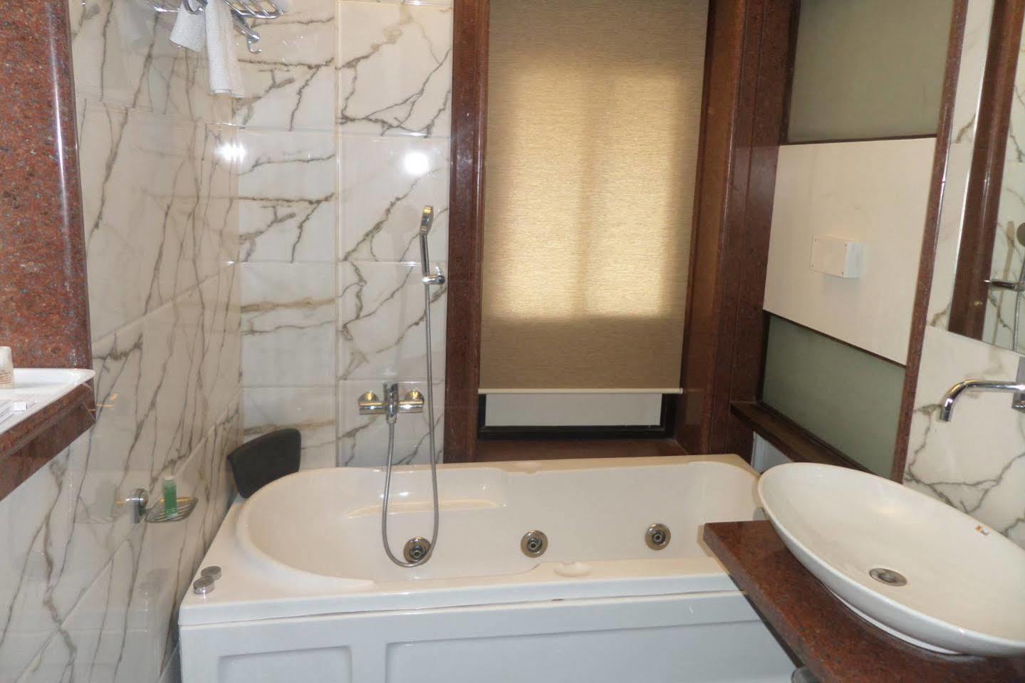 Hotel Raj Palace Ahmednagar Extérieur photo
