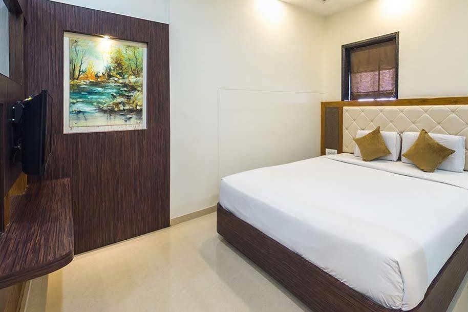Hotel Raj Palace Ahmednagar Extérieur photo