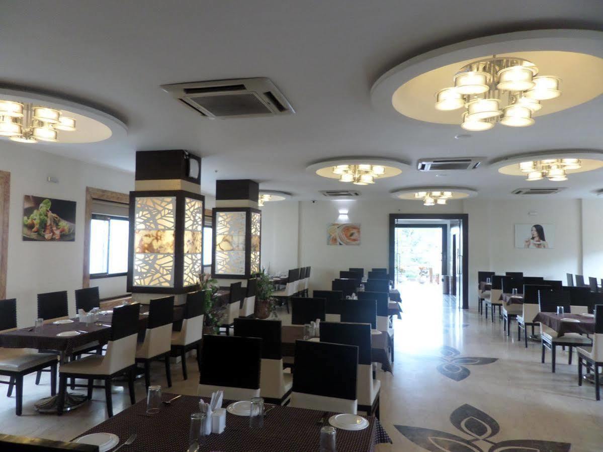 Hotel Raj Palace Ahmednagar Extérieur photo