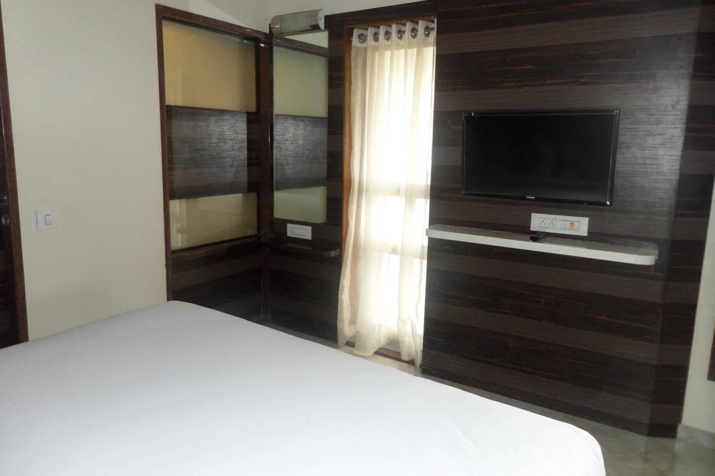Hotel Raj Palace Ahmednagar Extérieur photo