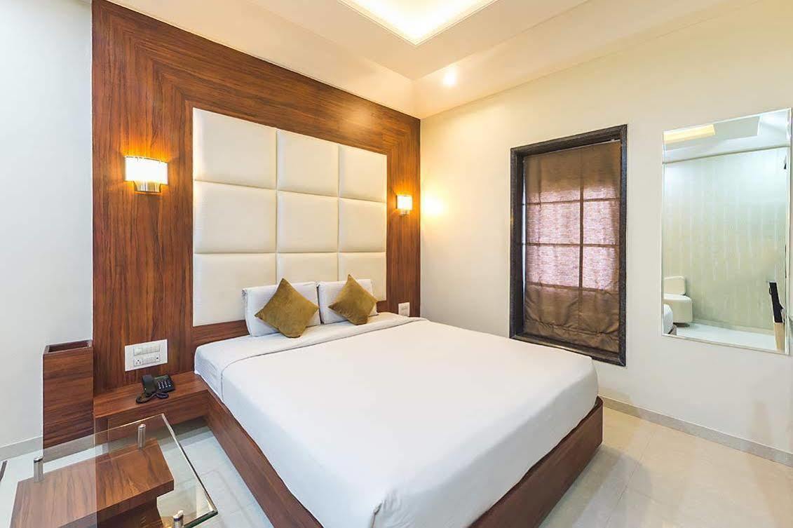 Hotel Raj Palace Ahmednagar Extérieur photo